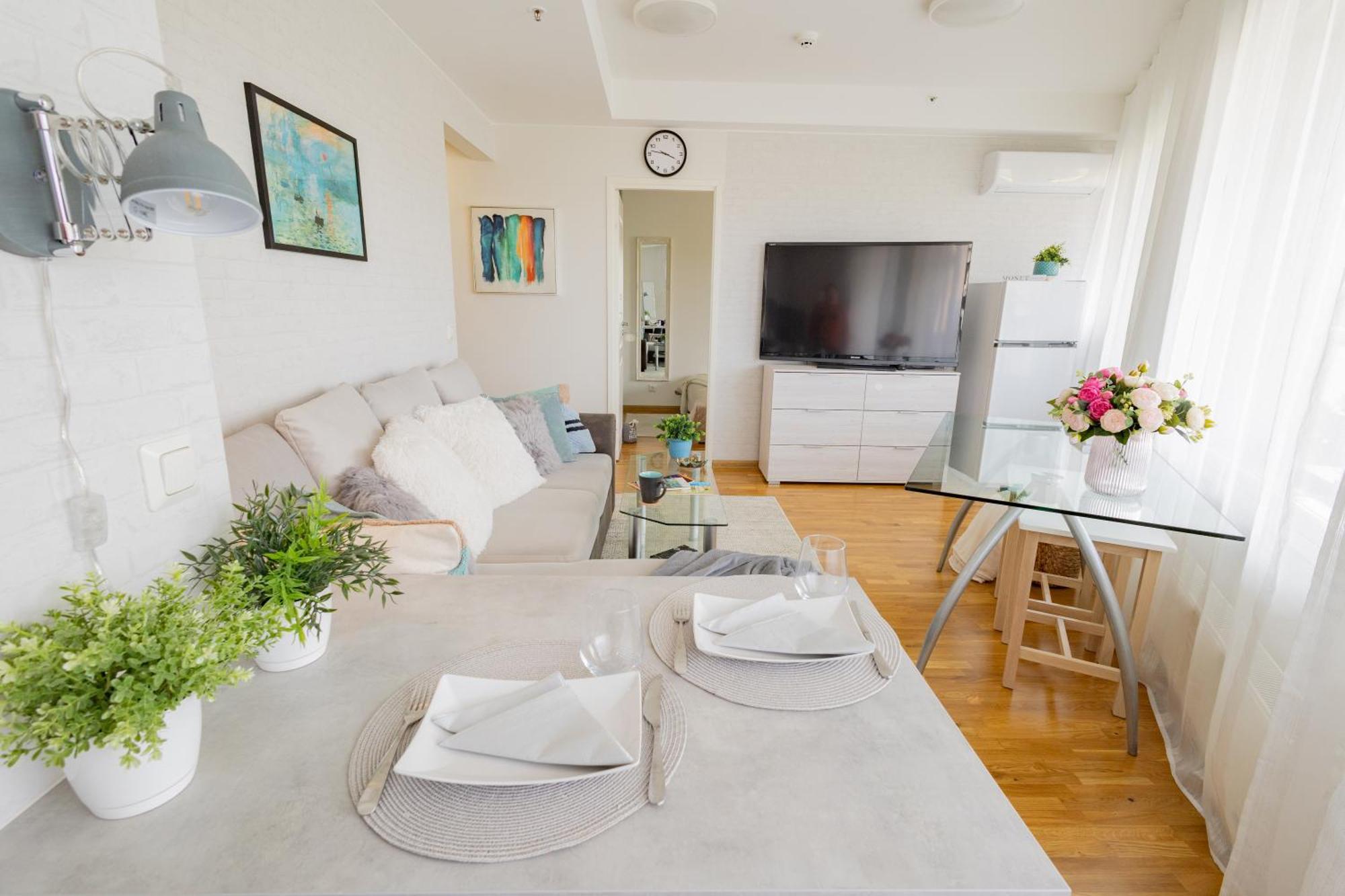 Stella'S Apartment - City Center - Free Secure Parking - Big Sun Terrace - Air Conditioning - Wifi - Tram To The Tallinn Bus Station And Old Town Exterior photo